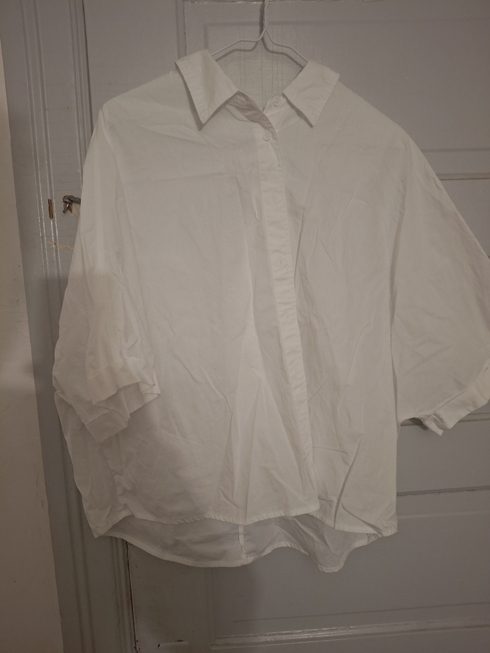 Fashion Nova Cropped White Button-Down Shirt